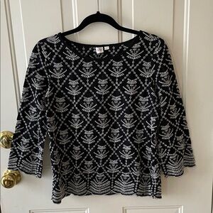 GAP Black and White Embroidered 3/4 Sleeve Top Size S.